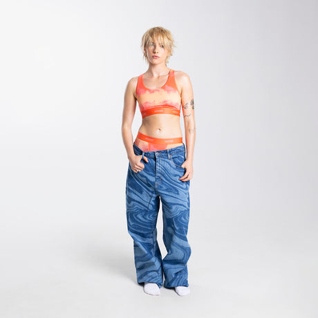 Kez wears a size S