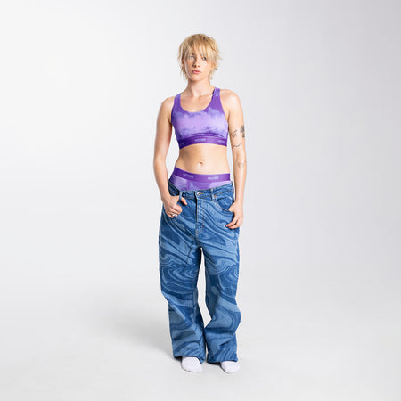 Kez wears a size S
