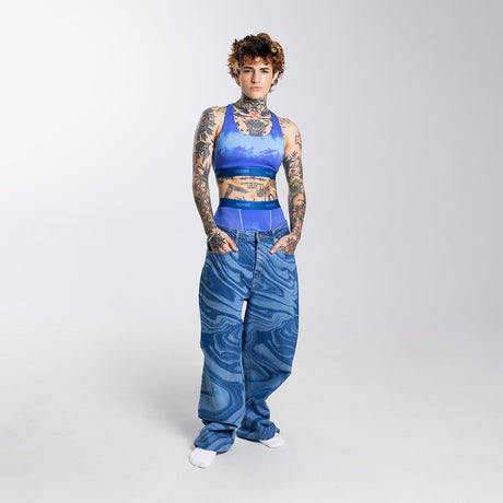 Vas wears a size S