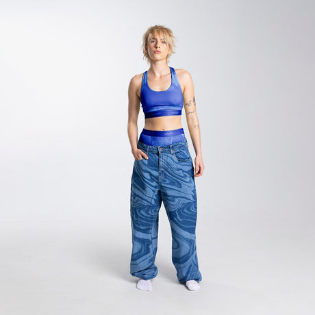 Kez wears a size S
