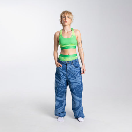 Kez wears a size S