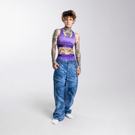Vas wears a size S