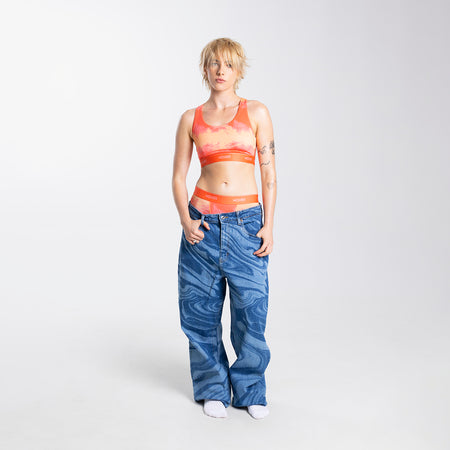 Kez wears a size S
