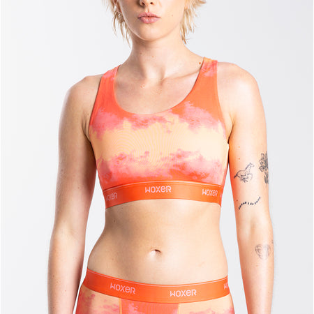 Kez wears a size S