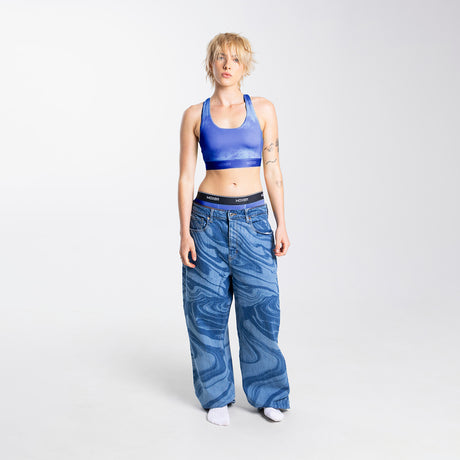 Kez wears a size S