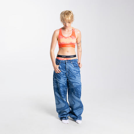 Kez wears a size S