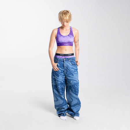 Kez wears a size S
