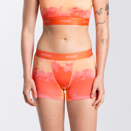 Kez wears a size S
