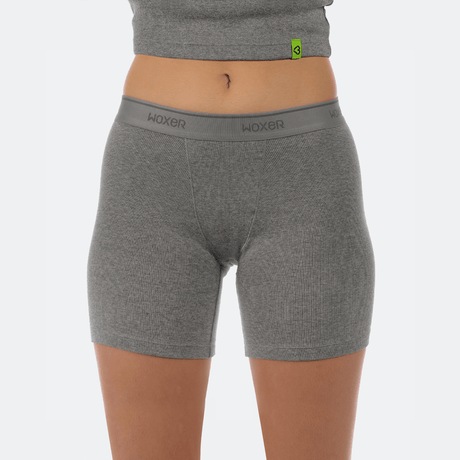 Maya wears a size M