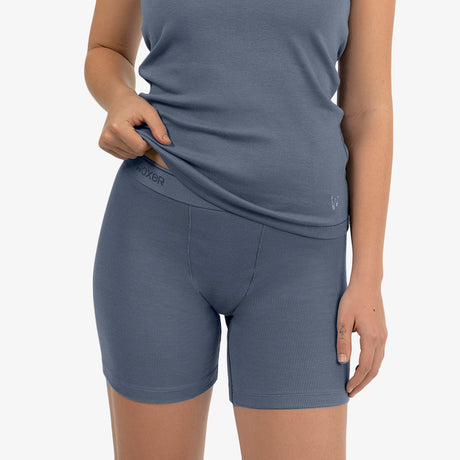 Ale wears a size S