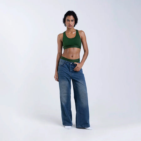 Kawa wears a size S