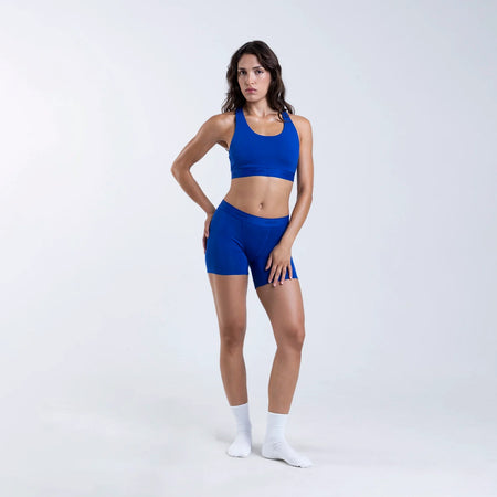 Dayana wears a size S