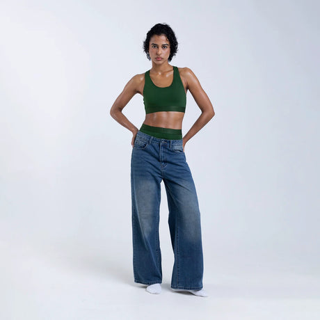Kawa wears a size S