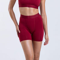 Dayana wears a size S