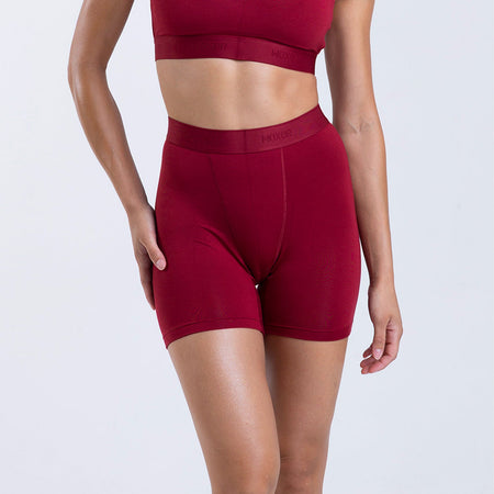 Dayana wears a size S