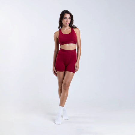 Dayana wears a size S