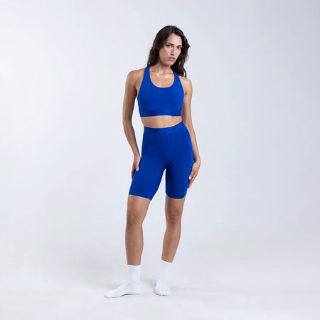 Dayana wears a size S