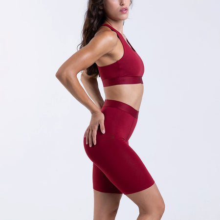 Dayana wears a size S