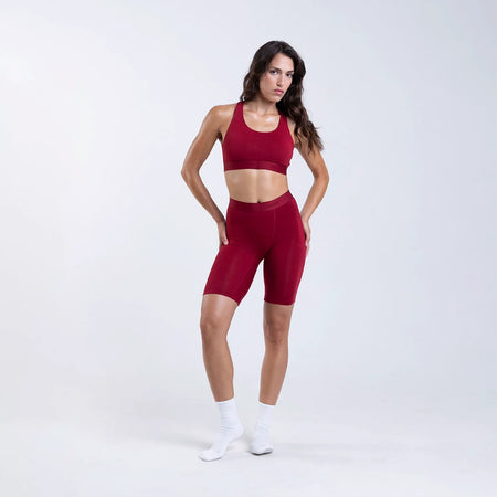 Dayana wears a size S