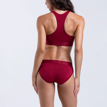 Dayana wears a size S
