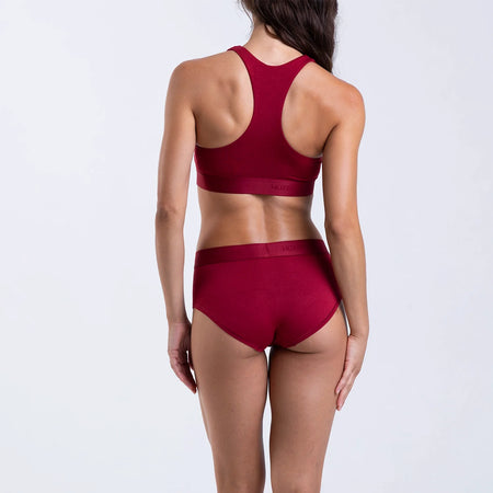 Dayana wears a size S