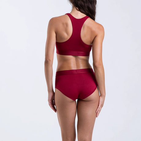 Dayana wears a size S