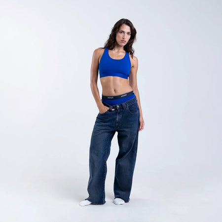 Dayana wears a size S