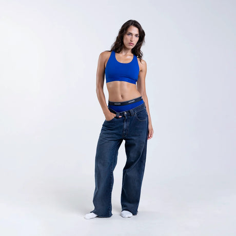 Dayana wears a size S