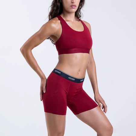 Dayana wears a size S