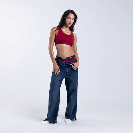 Dayana wears a size S