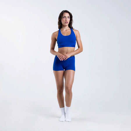 Dayana wears a size S