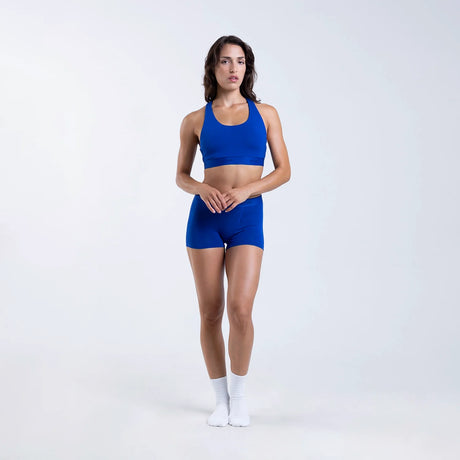 Dayana wears a size S