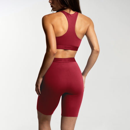 Dayana wears a size S