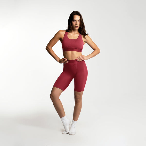 Dayana wears a size S