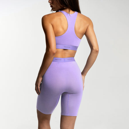 Dayana wears a size S