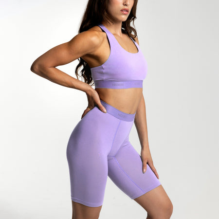 Dayana wears a size S