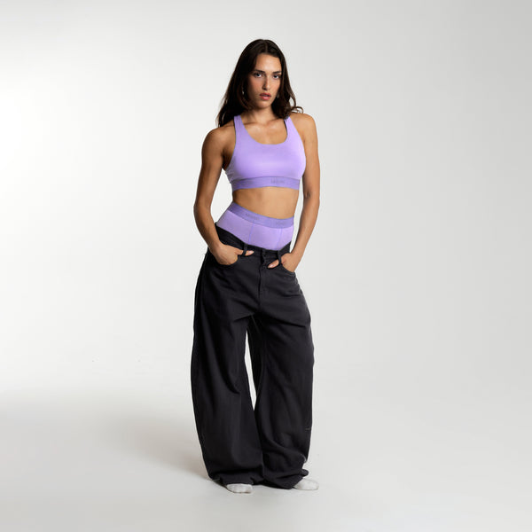 Dayana wears a size S