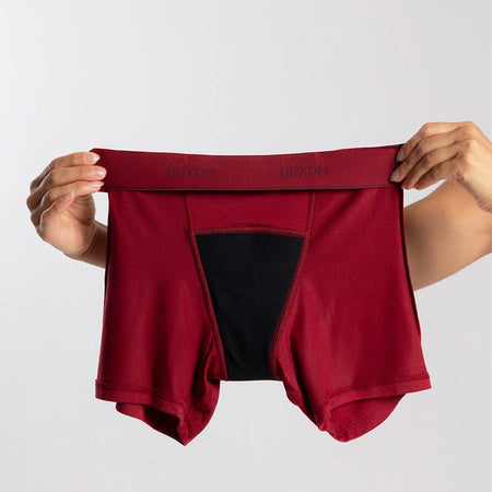 Dayana wears a size S