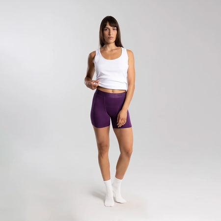 Dayana wears a size S