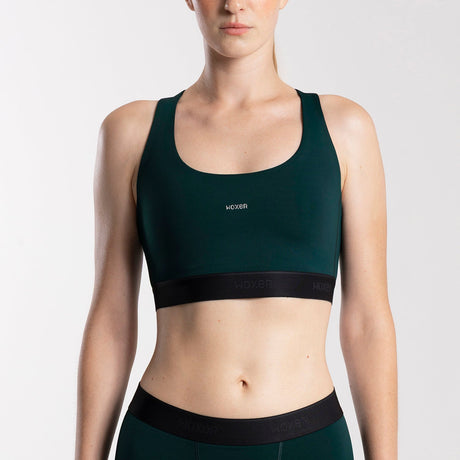 Eliza wears a size S