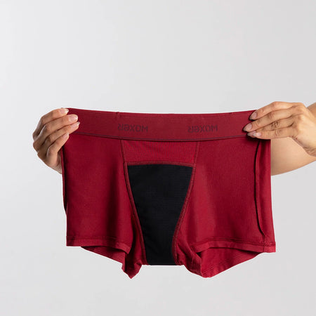Dayana wears a size S