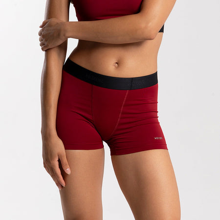 Dayana wears a size S