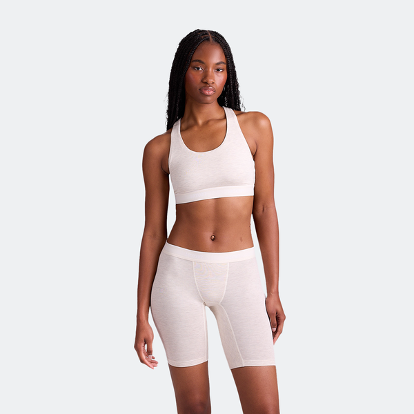 Maelyn wears a size M