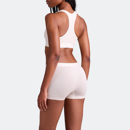 Maelyn wears a size M