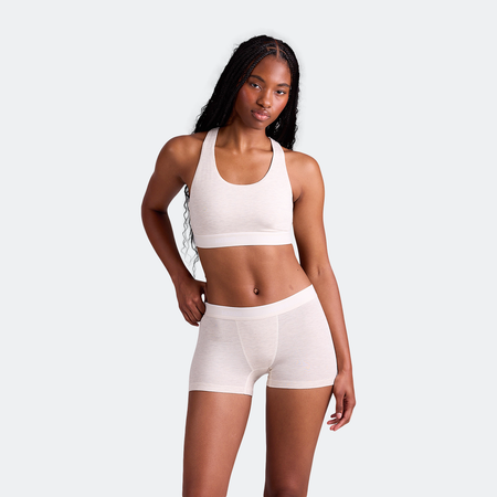 Maelyn wears a size M