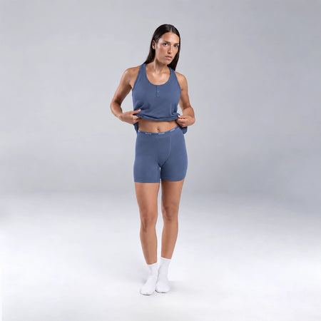 Dayana wears a size S