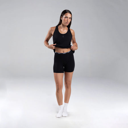 Dayana wears a size S