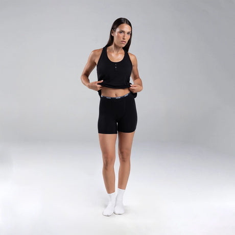 Dayana wears a size S