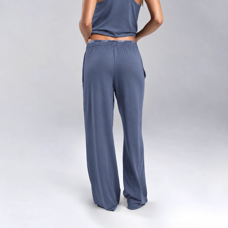Dayana wears a size S