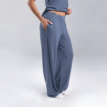 Dayana wears a size S